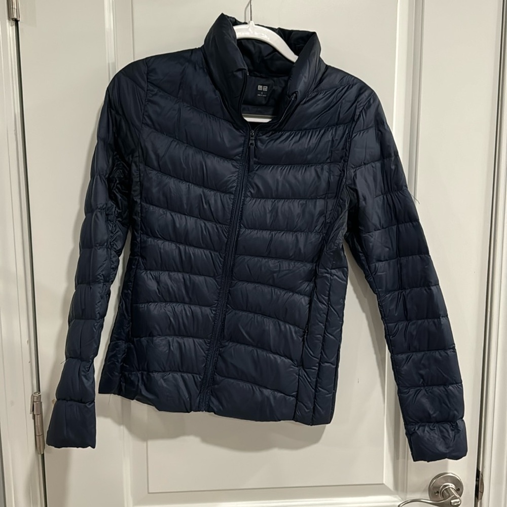 Uniqlo women’s navy blue puffer jacket size small